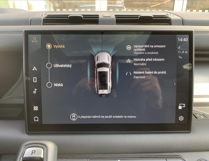 Land Rover Defender 59