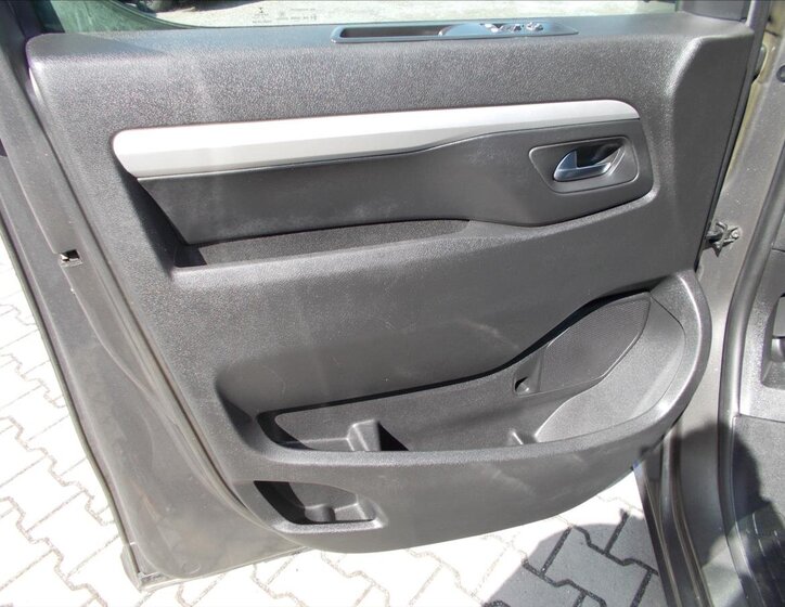 Peugeot Traveller MPV 2,0 l 130 kw