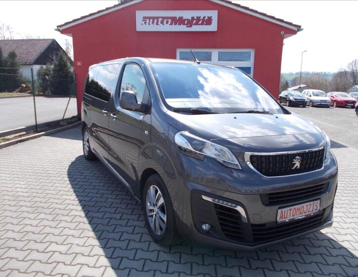 Peugeot Traveller 1