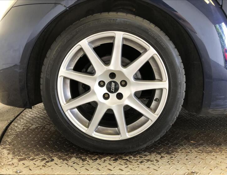 Volkswagen New Beetle 36