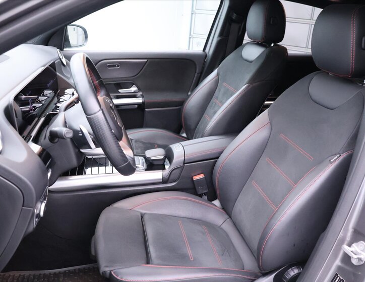 Mercedes-Benz GLA 13