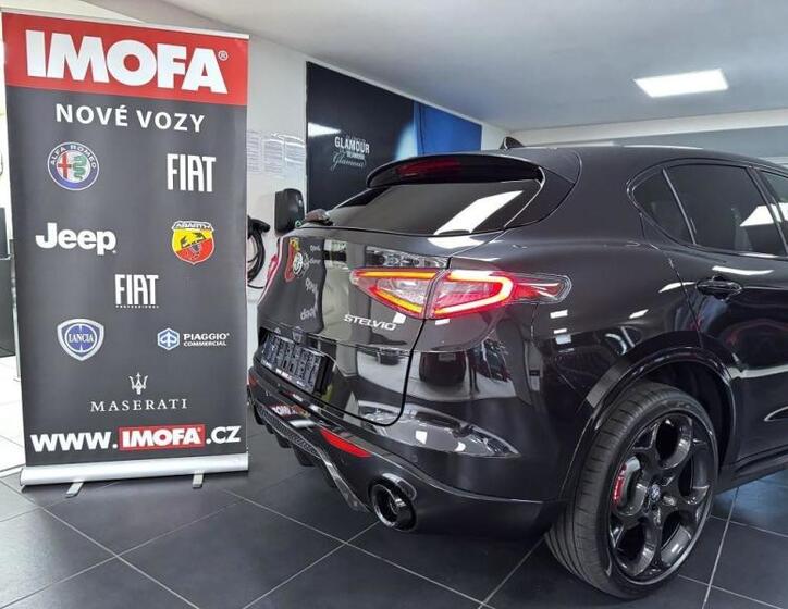 Alfa Romeo Stelvio 5