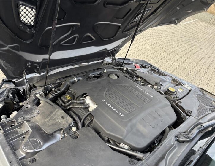 Jaguar F-Type Kupé 5,0 l 405 kw