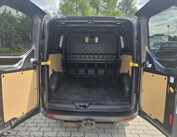 Ford Tourneo Custom 6