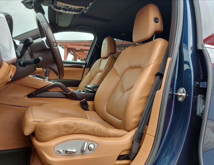 Porsche Cayenne 35