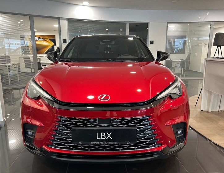 Lexus LBX SUV / Terénní 1,5 l 100 kw