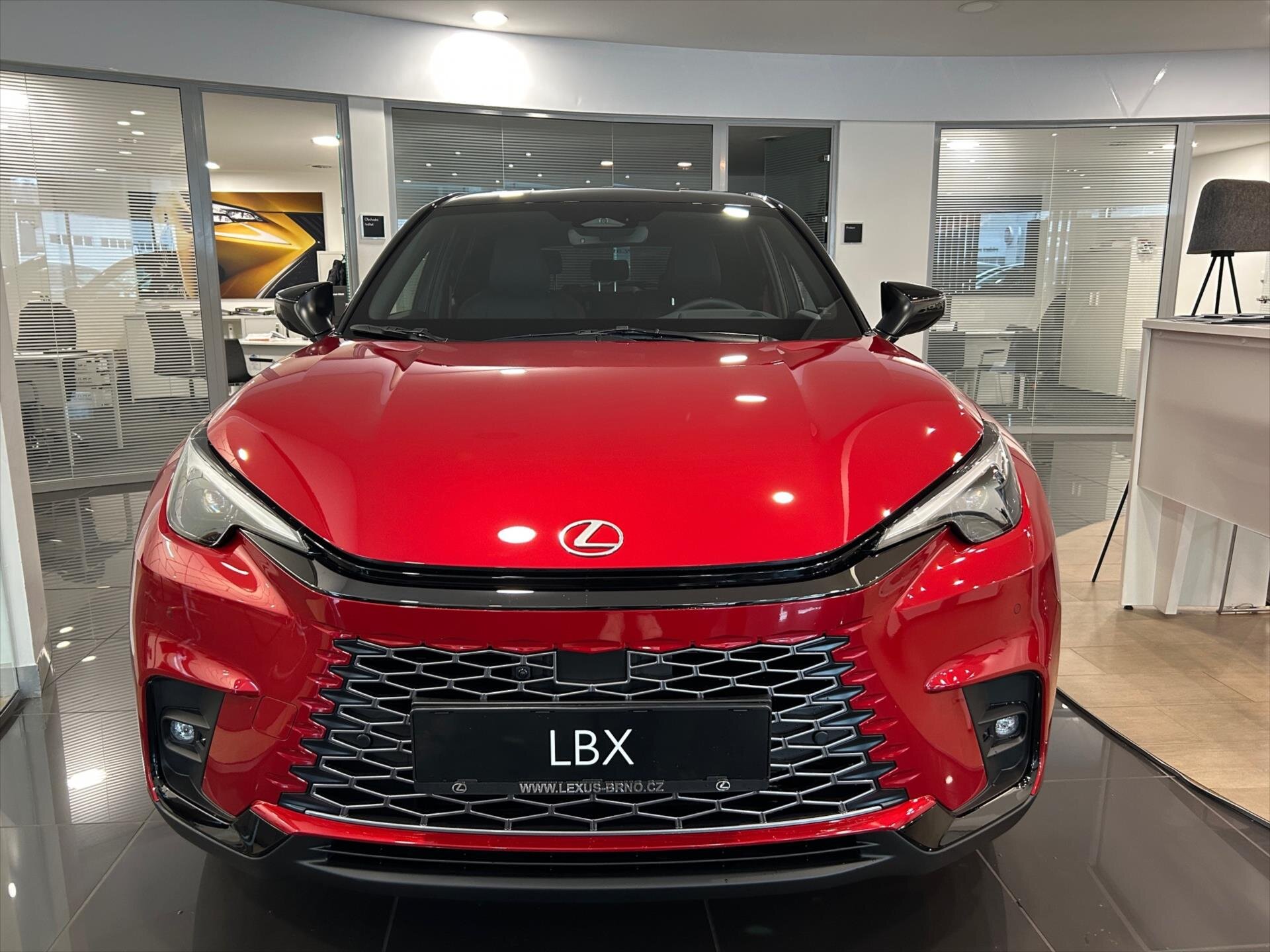 Lexus LBX SUV / Terénní 1,5 l 100 kw