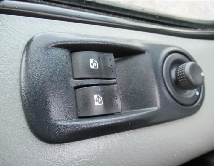 Opel Vivaro Ostatní 2,5 l 84 kw