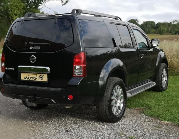 Nissan Pathfinder Kombi 2,5 l 140 kw