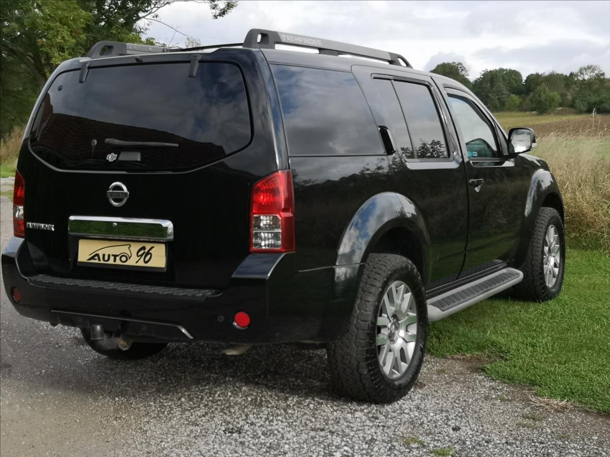 Nissan Pathfinder Kombi 2,5 l 140 kw