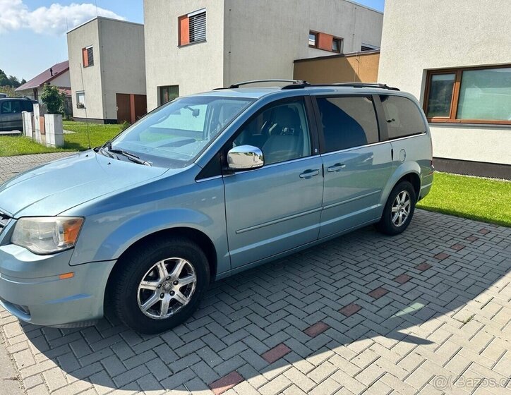 Chrysler Town & Country 13