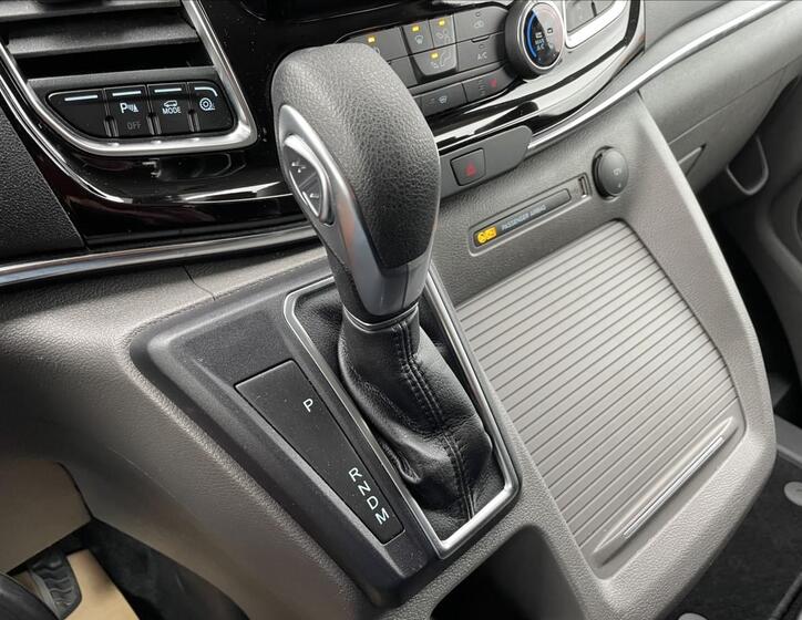 Ford Tourneo Custom 13