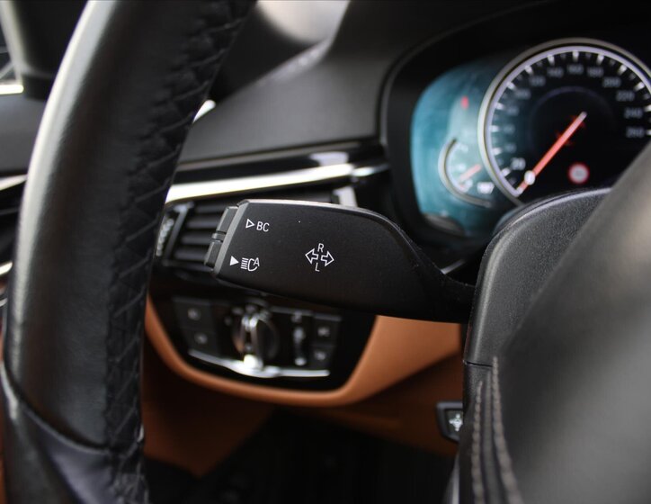 BMW Řada 5 Kombi 3,0 l 195 kw