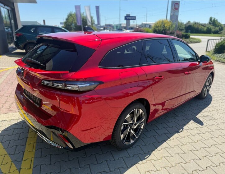 Peugeot 308 Kombi 1,2 l 107 kw