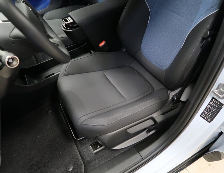 Volvo EX30 SUV / Terénní 0,0 200 kw