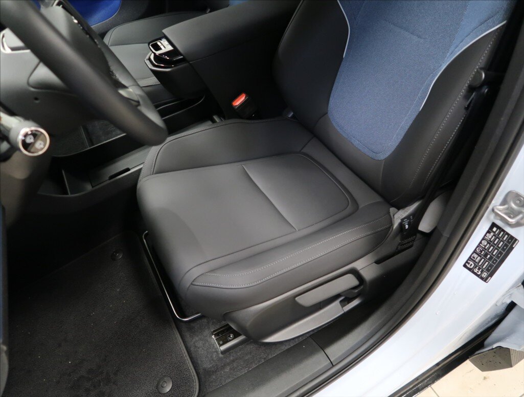 Volvo EX30 SUV / Terénní 0,0 200 kw