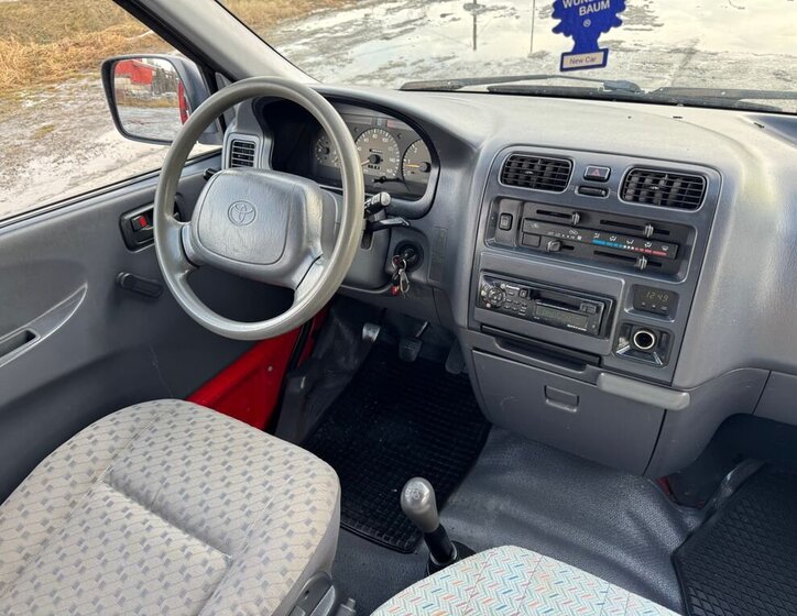 Toyota Hi-Ace Skříň 2,4 l 55 kw