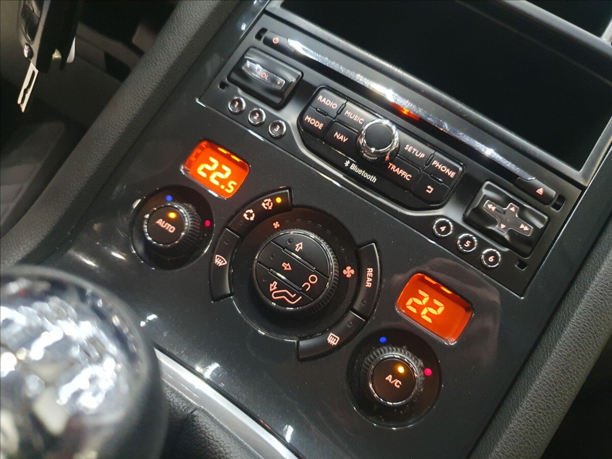 Peugeot 5008 MPV 1,6 l 88 kw