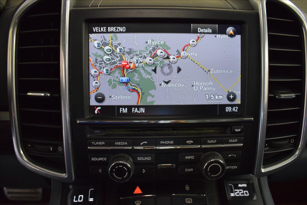 Porsche Cayenne SUV 4,8 l 405 kw