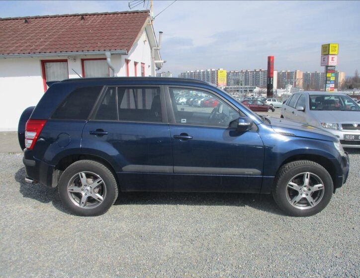 Suzuki Grand Vitara SUV / Terénní 2,4 l 124 kw