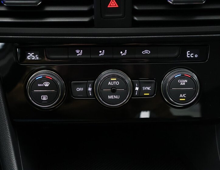 Volkswagen Bora Sedan / Limuzína 0,0 100 kw