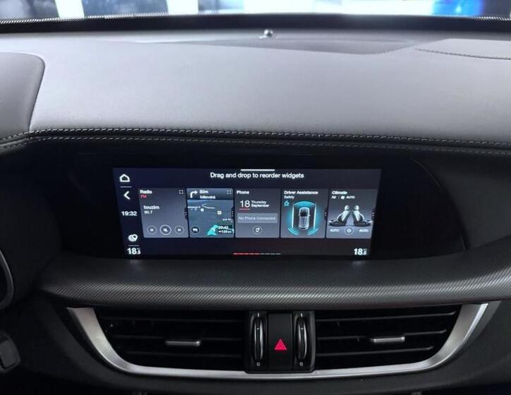 Alfa Romeo Stelvio 10