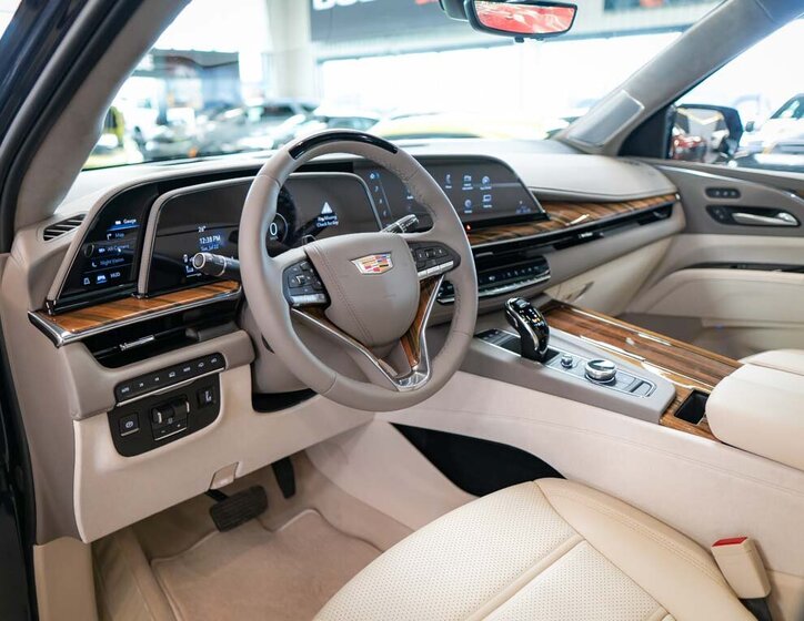 Cadillac Escalade 16