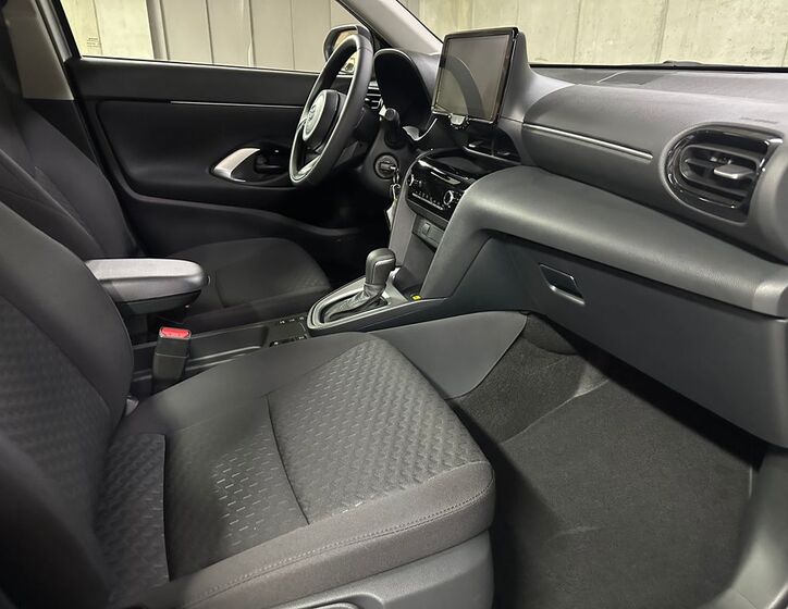 Toyota Yaris Cross 13