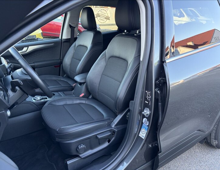 Ford Kuga SUV / Terénní 2,5 l 165 kw