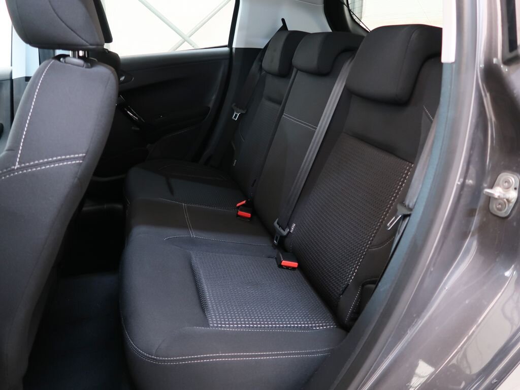 Peugeot 208 Hatchback 1,2 l 61 kw