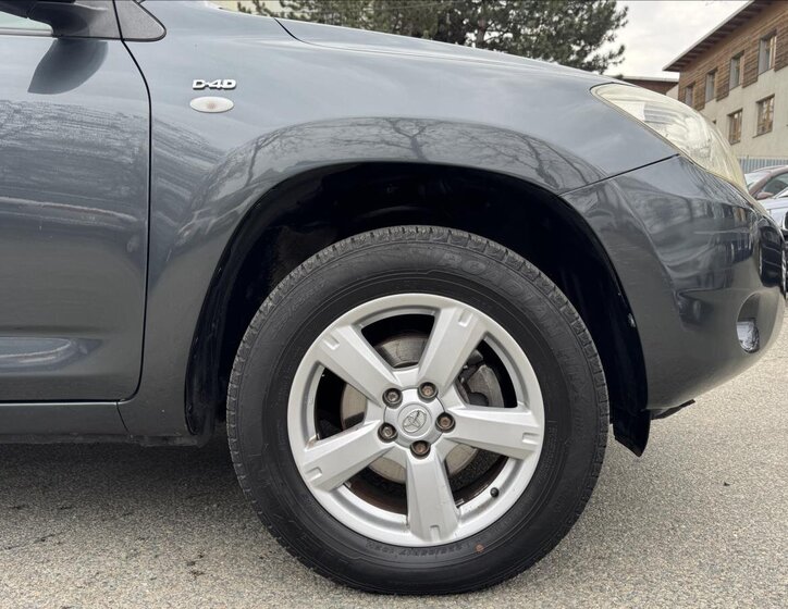 Toyota RAV4 SUV / Terénní 2,2 l 100 kw
