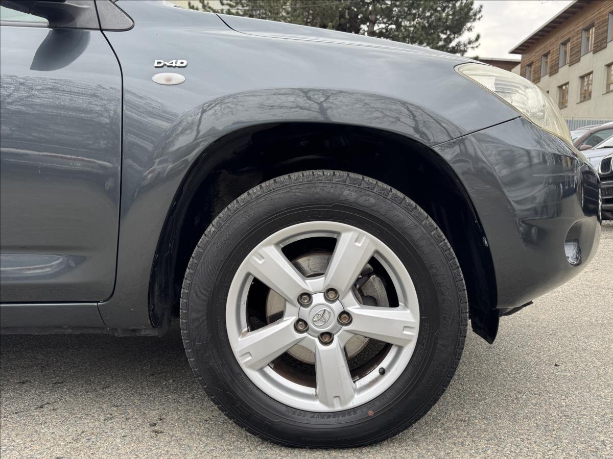 Toyota RAV4 SUV / Terénní 2,2 l 100 kw