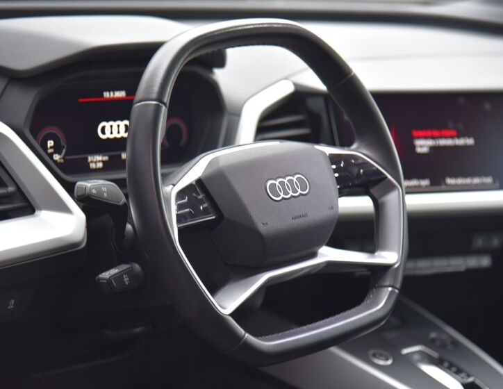 Audi Q4 12
