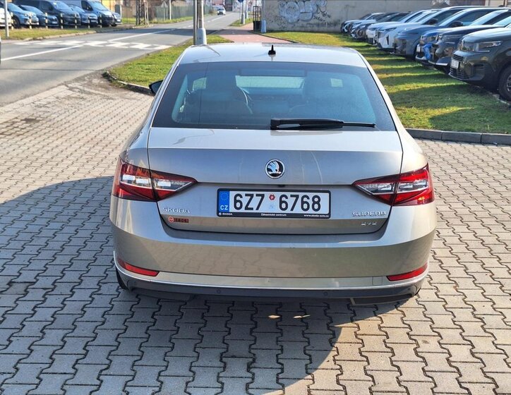 Škoda Superb Sedan / Limuzína 2,0 l 140 kw