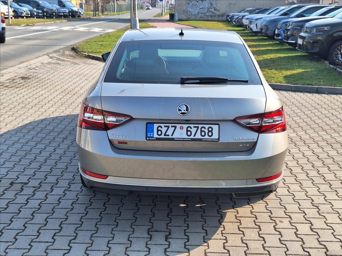 Škoda Superb Sedan / Limuzína 2,0 l 140 kw