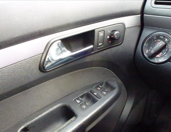 Volkswagen Touran Kombi 2,0 l 100 kw