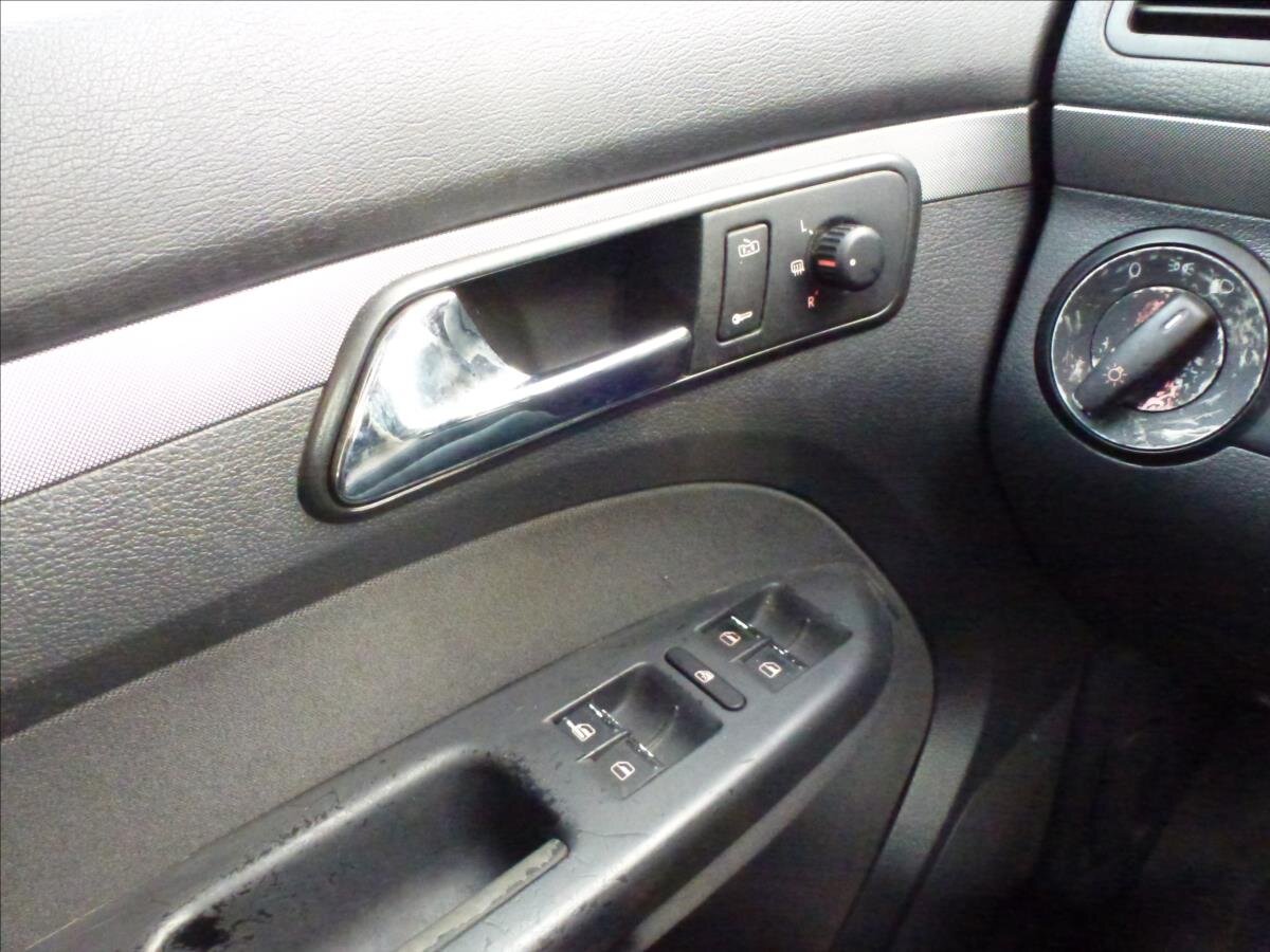 Volkswagen Touran Kombi 2,0 l 100 kw