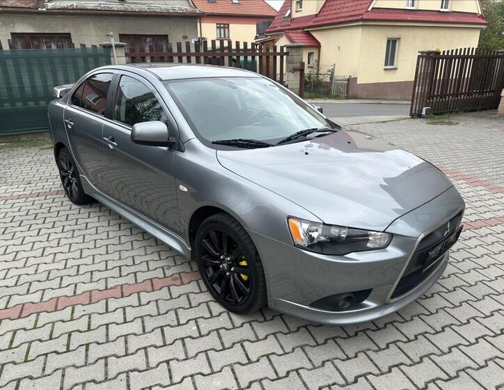 Mitsubishi Lancer 1