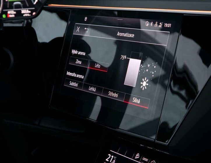 Audi e-tron SUV / Terénní 0,0 300 kw