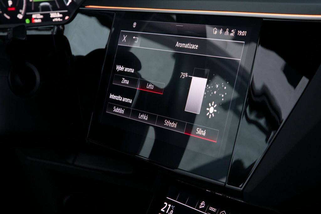 Audi e-tron SUV / Terénní 0,0 300 kw