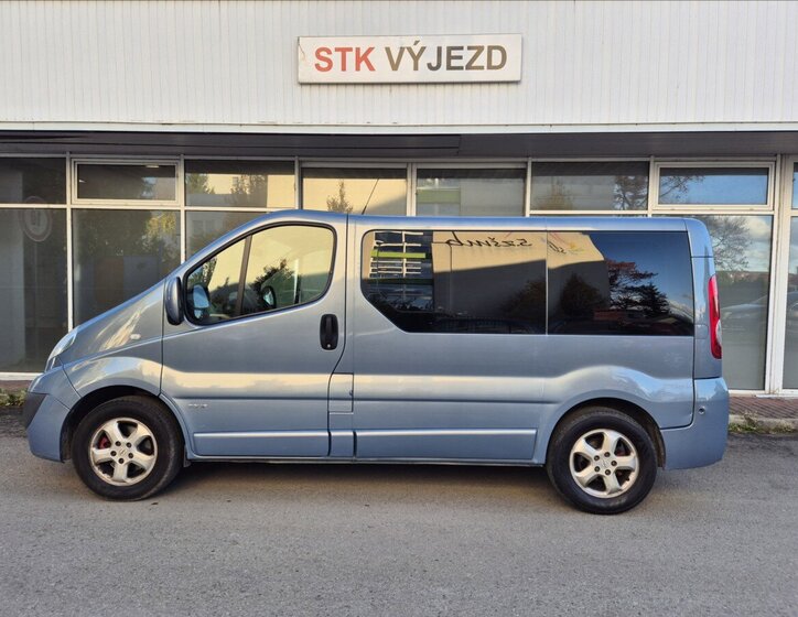 Opel Vivaro Kombi 2,5 l 107 kw