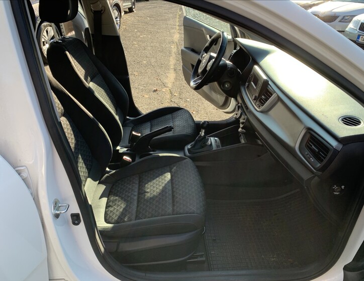 KIA Rio 14