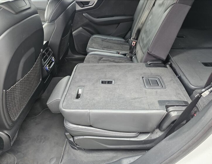Audi Q7 24