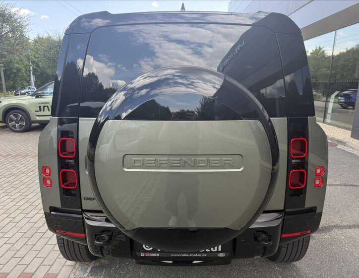 Land Rover Defender 8