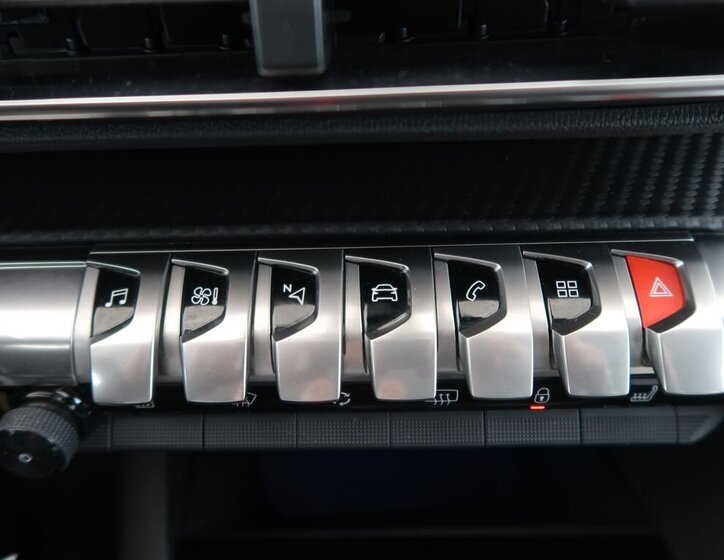 Peugeot 5008 SUV 1,2 l 96 kw