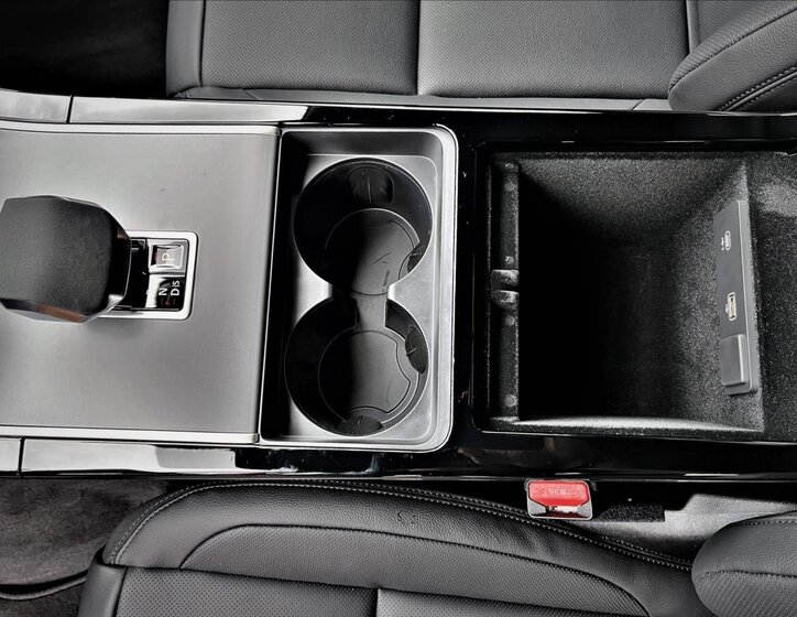 Land Rover Range Rover Velar SUV / Terénní 2,0 l 150 kw