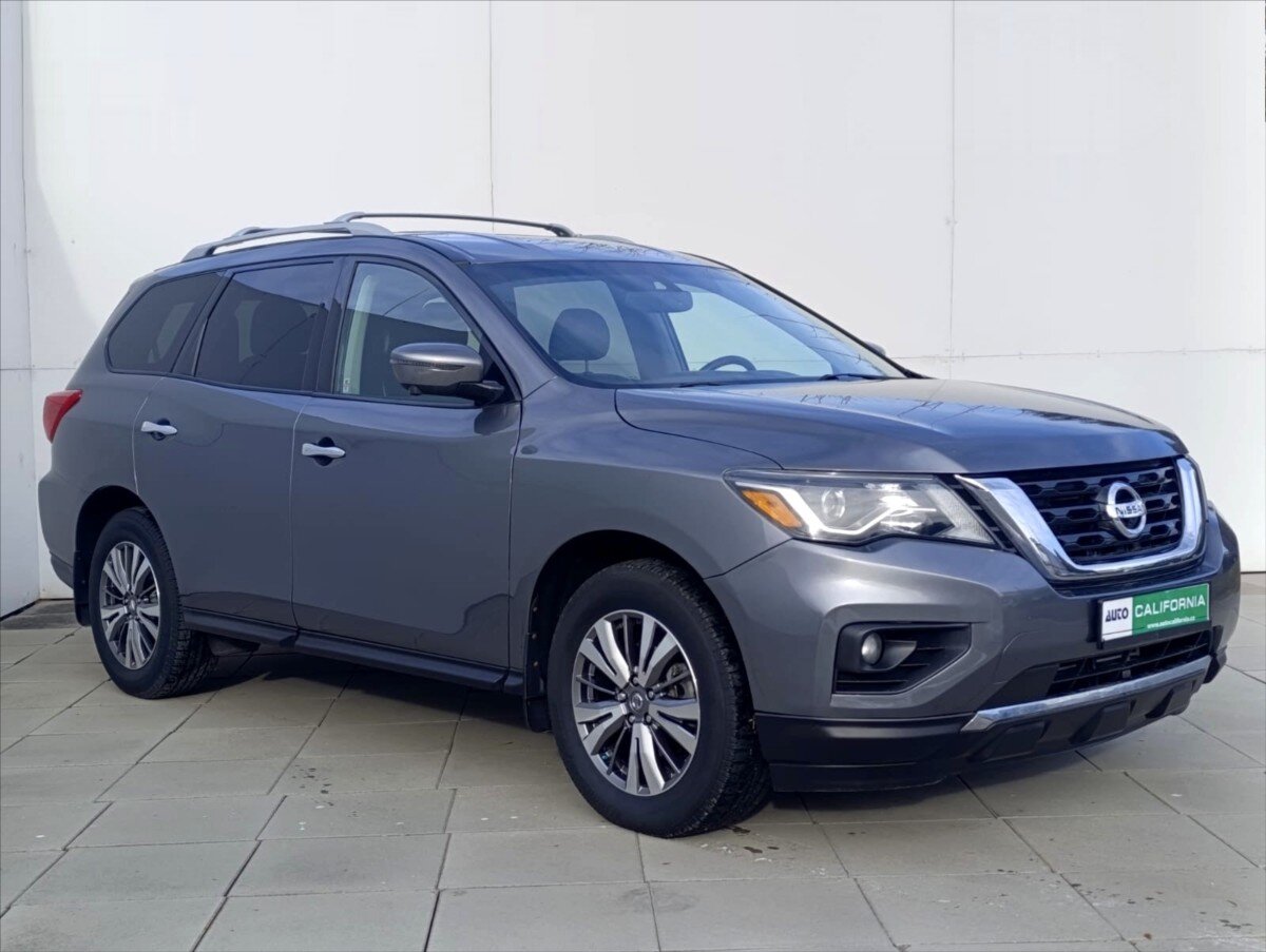 Nissan Pathfinder SUV 3,5 l 212 kw