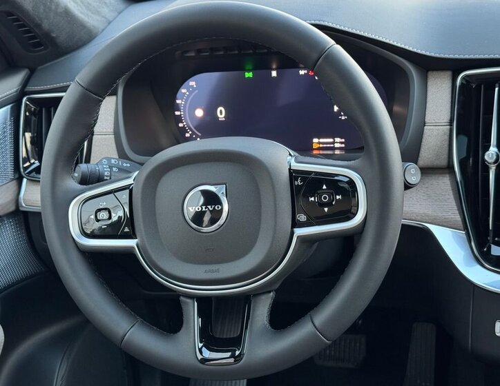 Volvo XC90 SUV / Terénní 2,0 l 335 kw