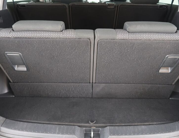 Toyota Corolla Verso 12