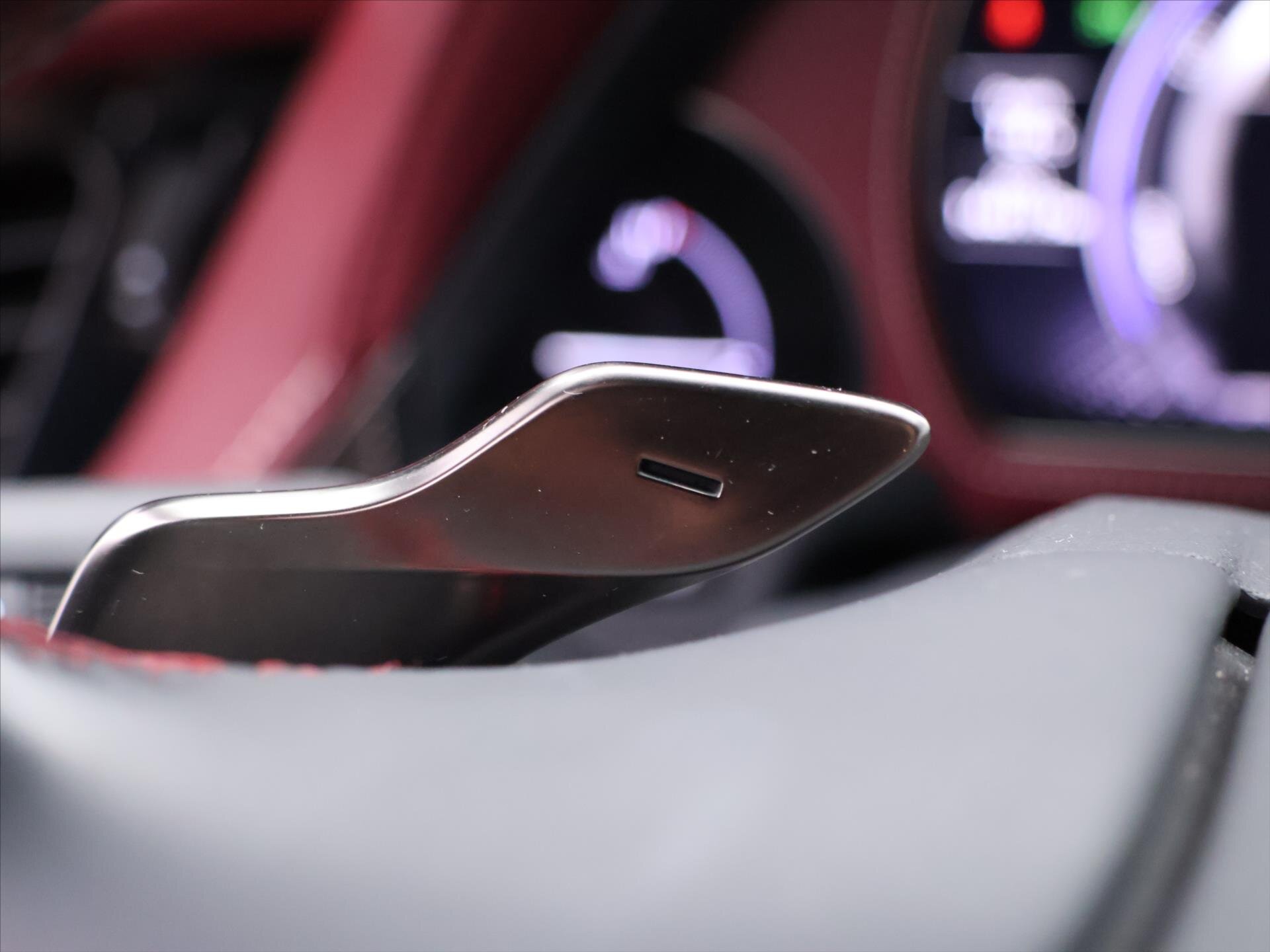 Lexus LS 500h Sedan / Limuzína 3,5 l 220 kw